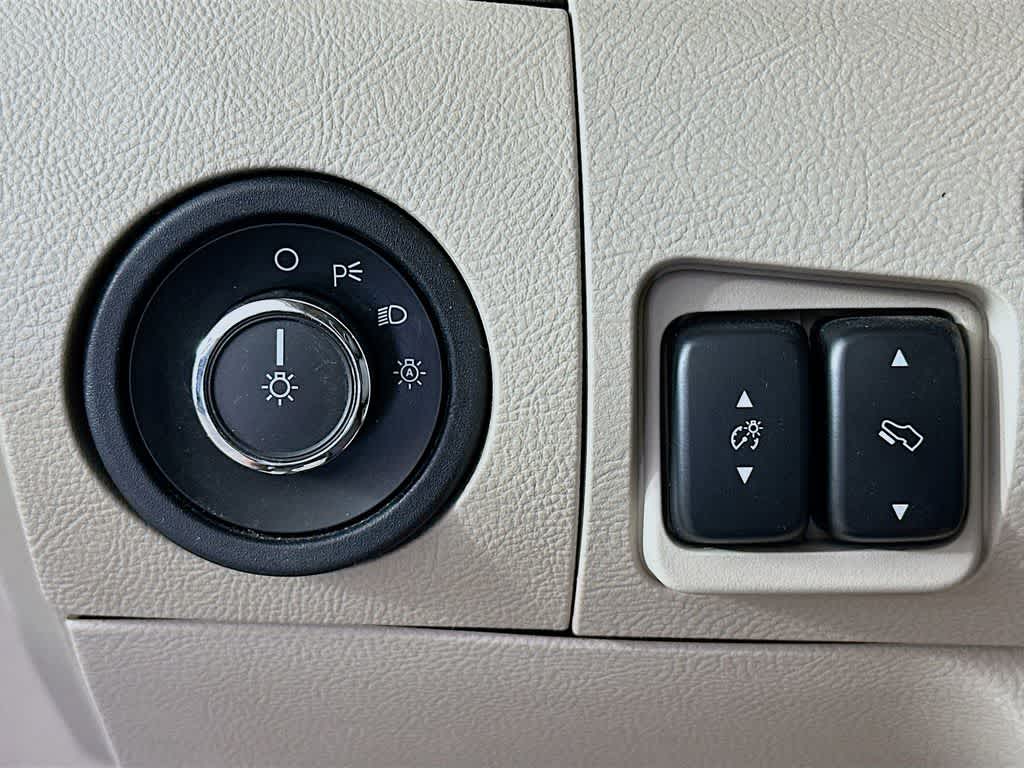 Thumbnail: 2010 Ford Taurus - 26