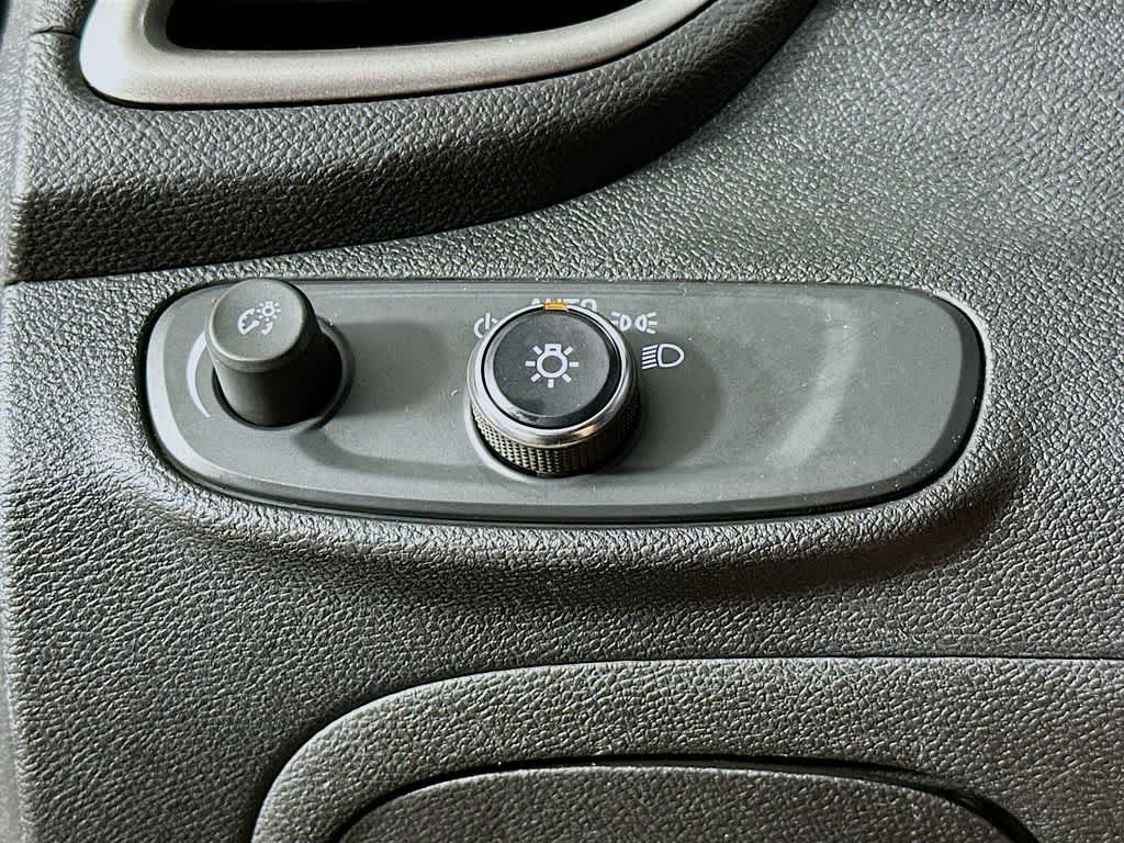 Thumbnail: 2018 Chevrolet Trax - 26