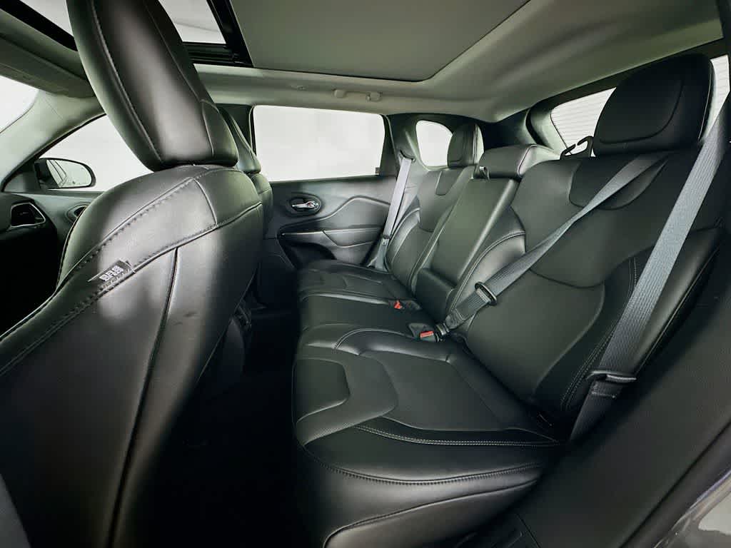 Thumbnail: 2022 Jeep Cherokee - 14