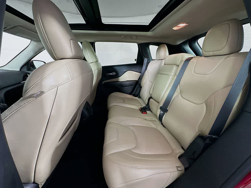 Thumbnail: 2016 Jeep Cherokee - 14