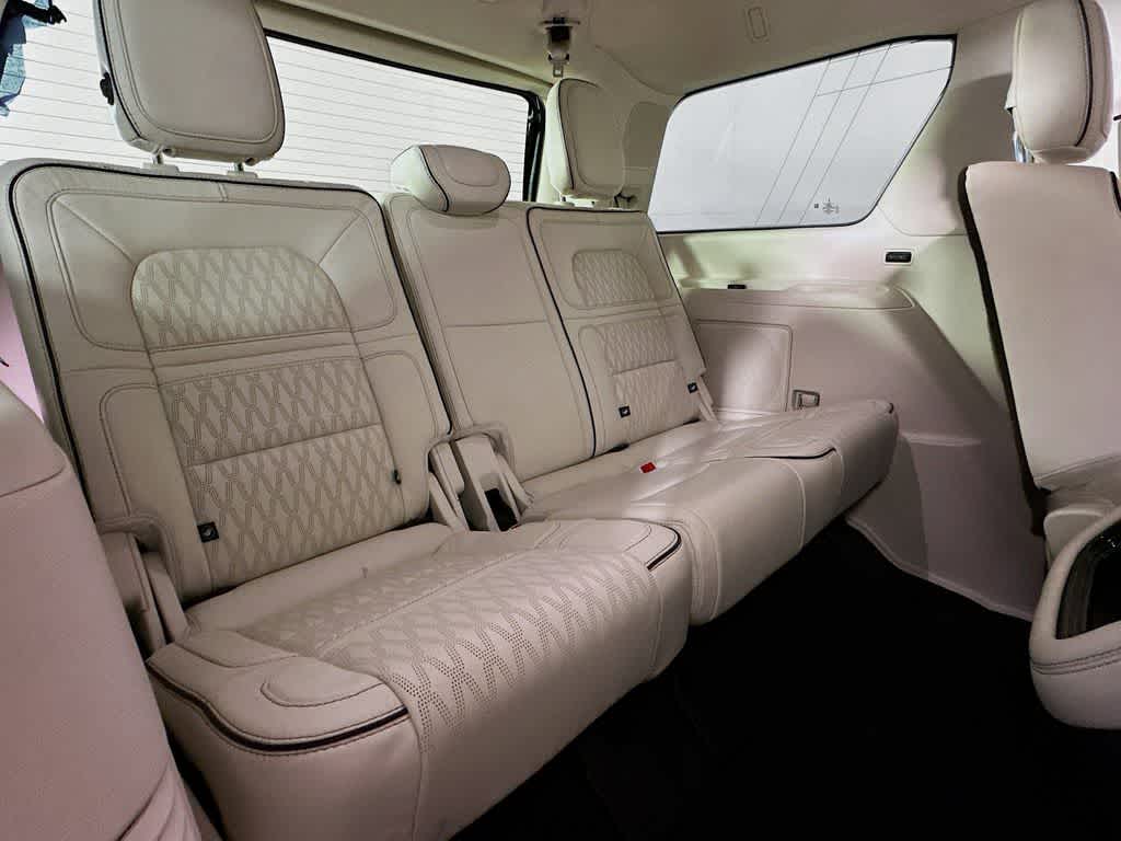 Thumbnail: 2020 Lincoln Navigator - 33