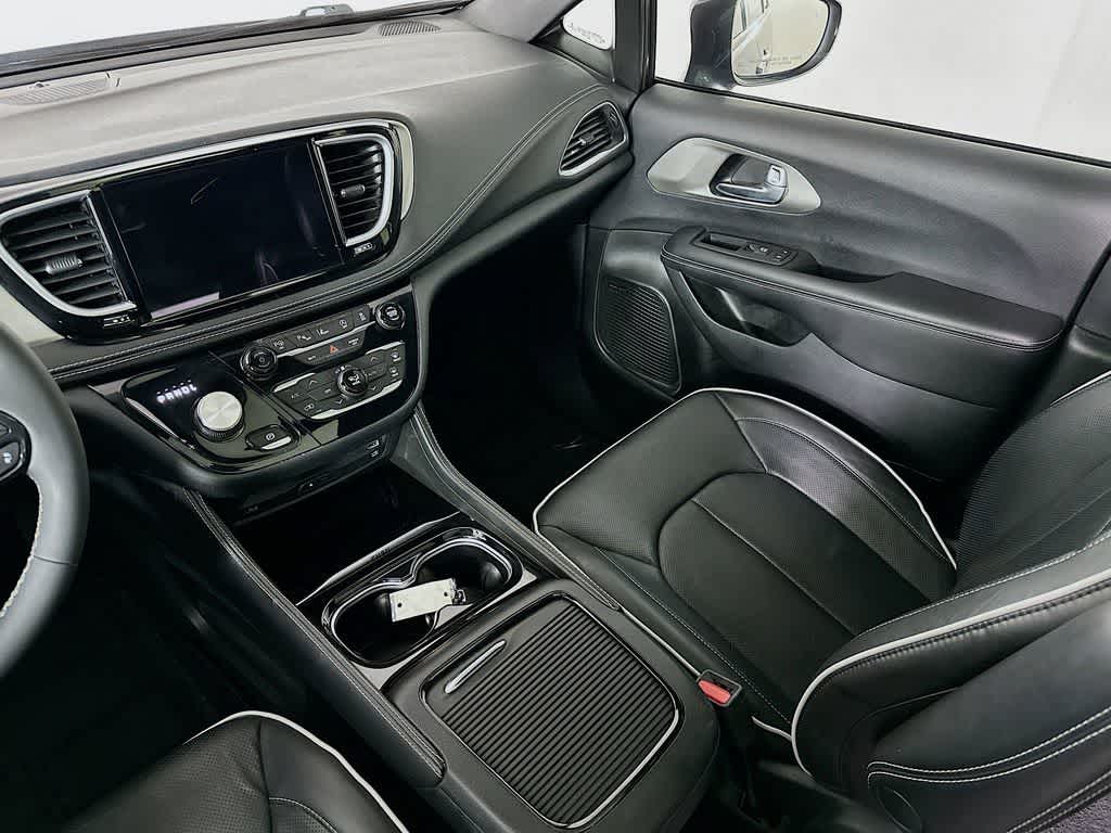 Thumbnail: 2022 Chrysler Pacifica - 11