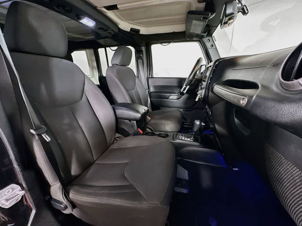Thumbnail: 2016 Jeep Wrangler - 14