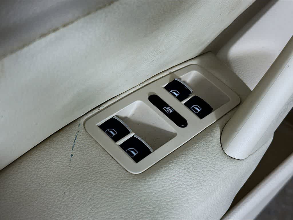 Thumbnail: 2013 Volkswagen Passat - 28