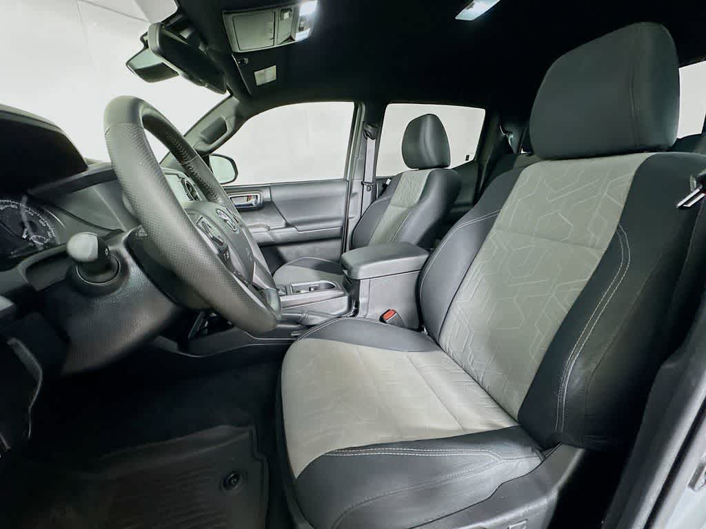 Thumbnail: 2021 Toyota Tacoma - 12