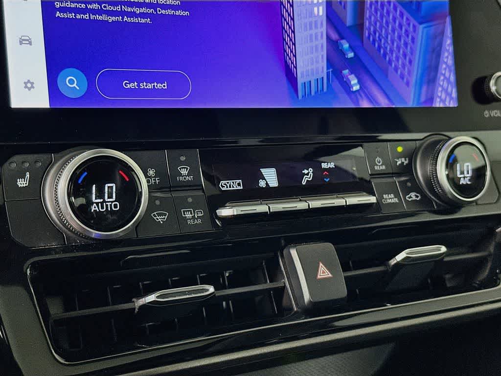 Thumbnail: 2023 Toyota Highlander - 18