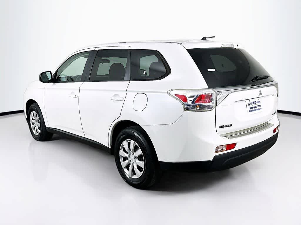 Thumbnail: 2014 Mitsubishi Outlander - 4