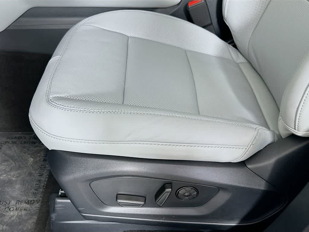 Thumbnail: 2025 Ford Explorer - 31