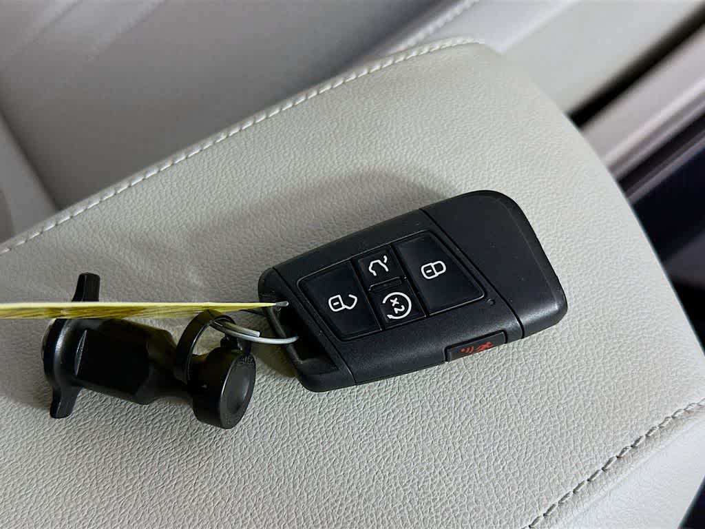 Thumbnail: 2023 Volkswagen Tiguan - 21