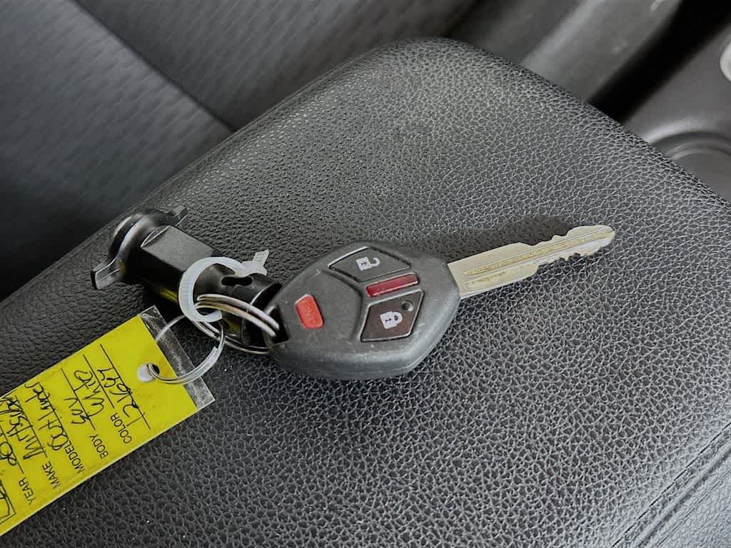 Thumbnail: 2014 Mitsubishi Outlander - 21