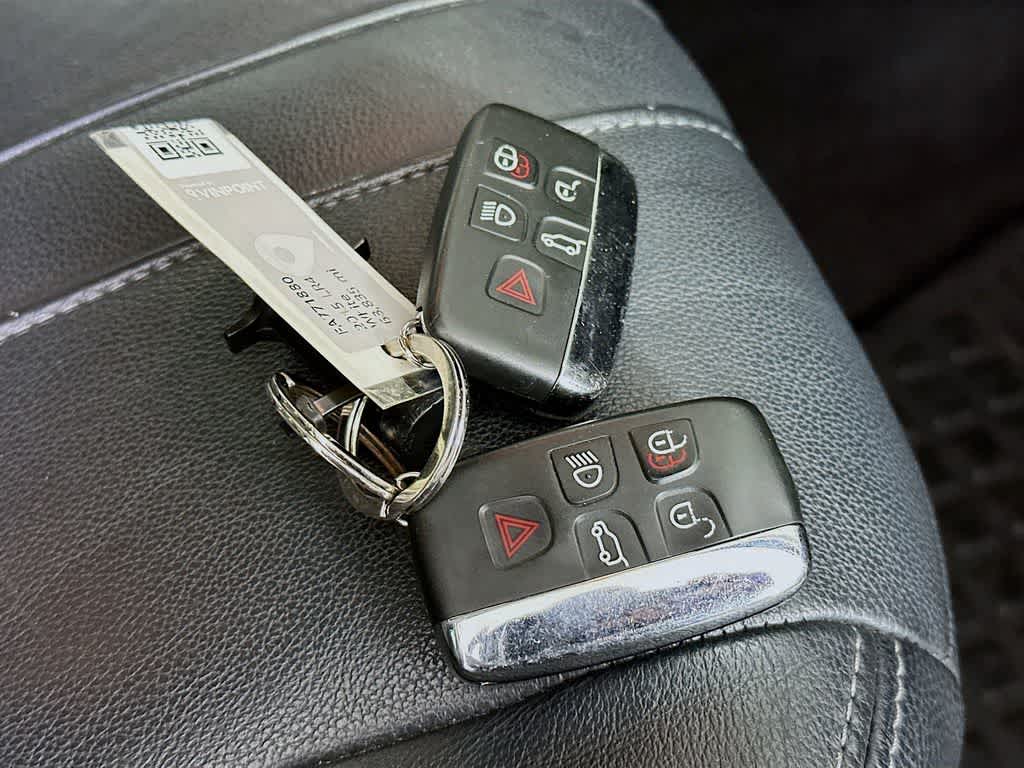 Thumbnail: 2015 Land Rover LR4 - 22