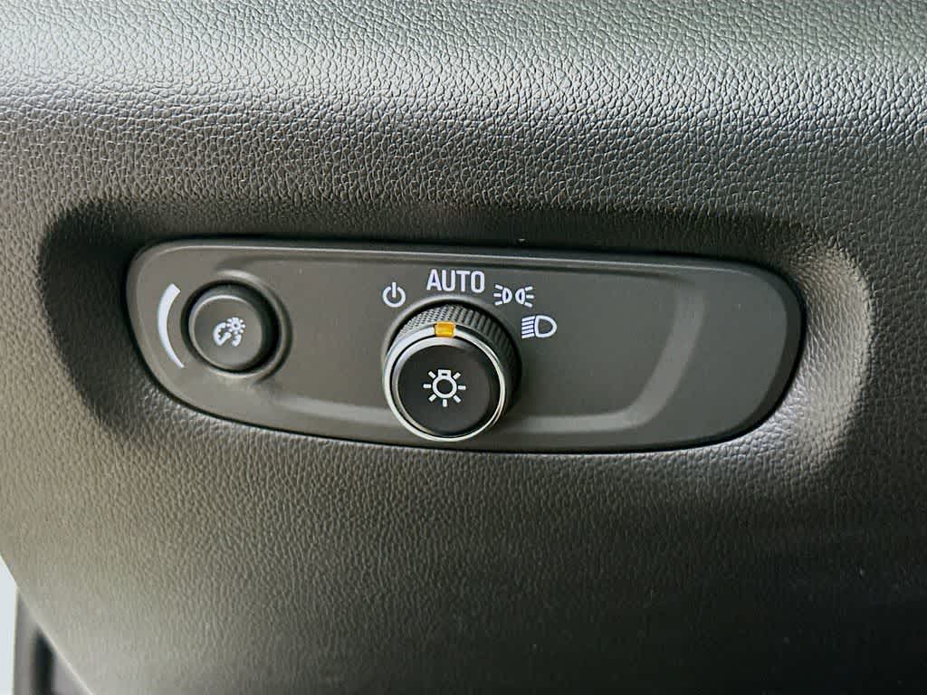 Thumbnail: 2023 Chevrolet Traverse - 27