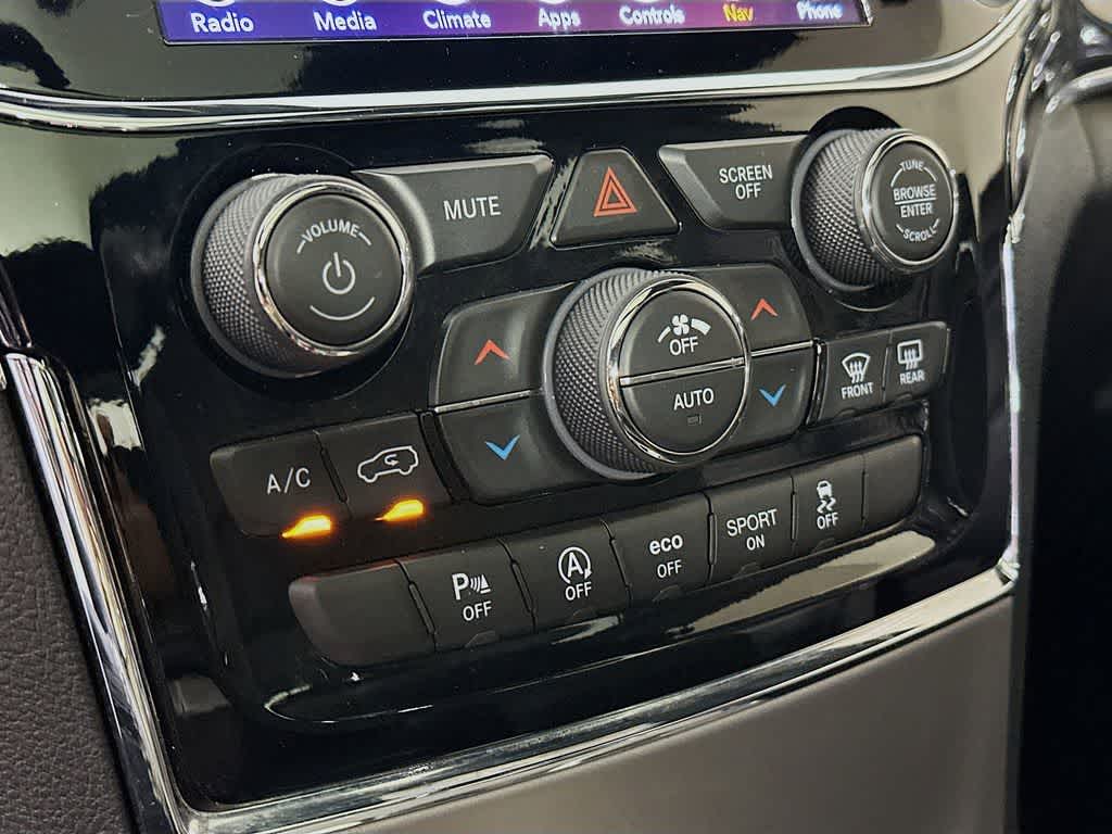 Thumbnail: 2019 Jeep Grand Cherokee - 17