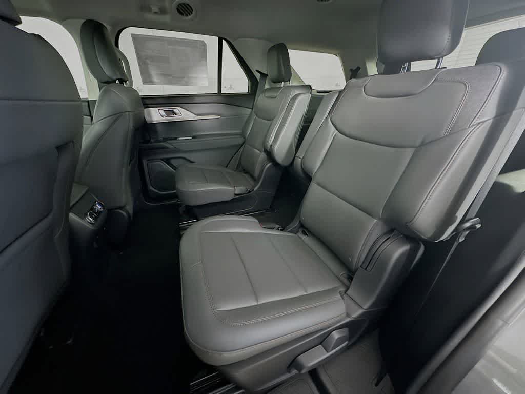 2025 Ford Explorer Active 13