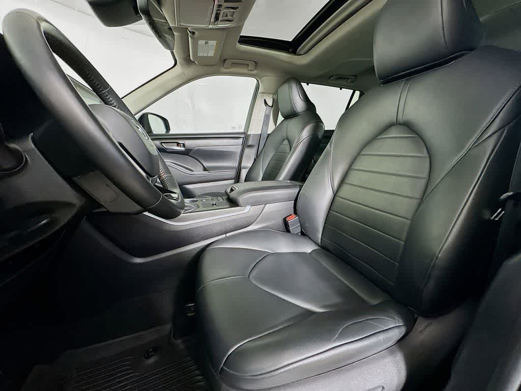 Thumbnail: 2020 Toyota Highlander - 12