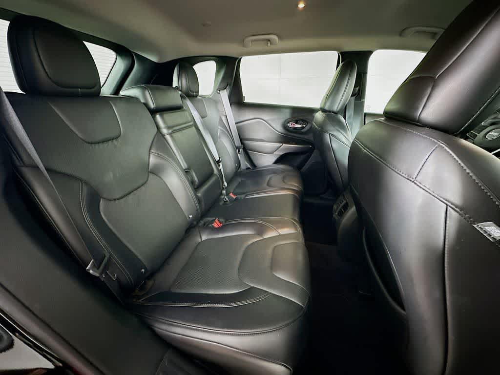 Thumbnail: 2019 Jeep Cherokee - 31