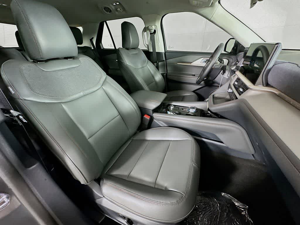 Thumbnail: 2025 Ford Explorer - 15