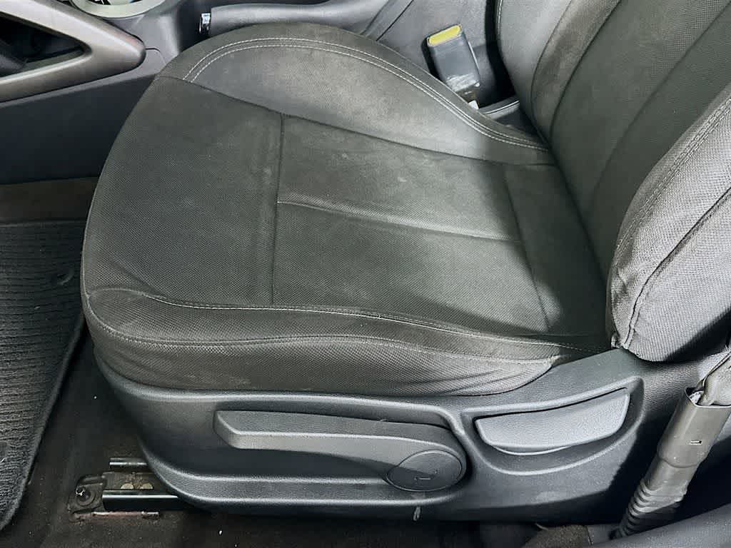 Thumbnail: 2015 Hyundai Veloster - 29