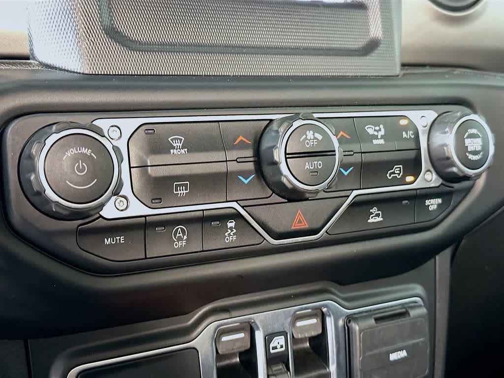 Thumbnail: 2021 Jeep Gladiator - 17