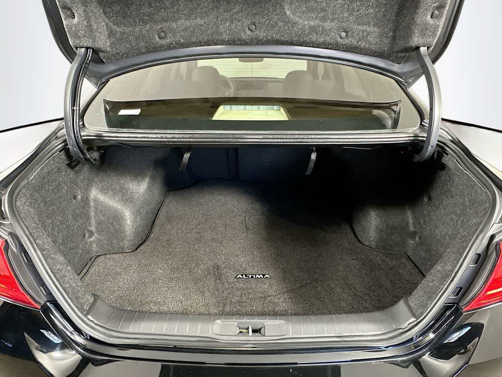 Thumbnail: 2017 Nissan Altima - 21