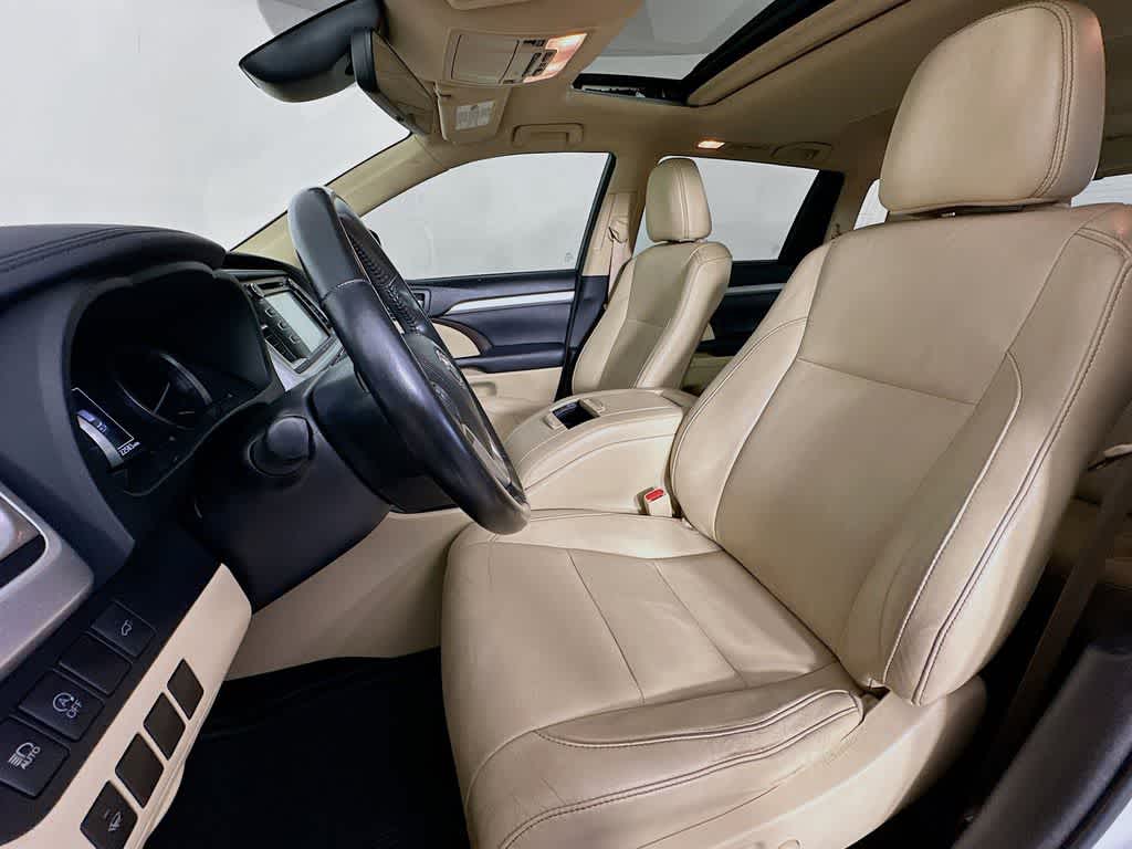 Thumbnail: 2017 Toyota Highlander - 12