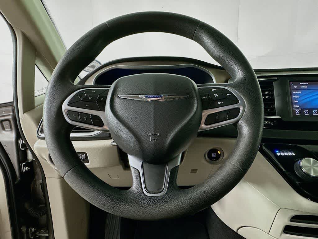 Thumbnail: 2021 Chrysler Voyager - 16