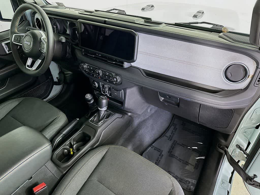 Thumbnail: 2024 Jeep Wrangler - 31