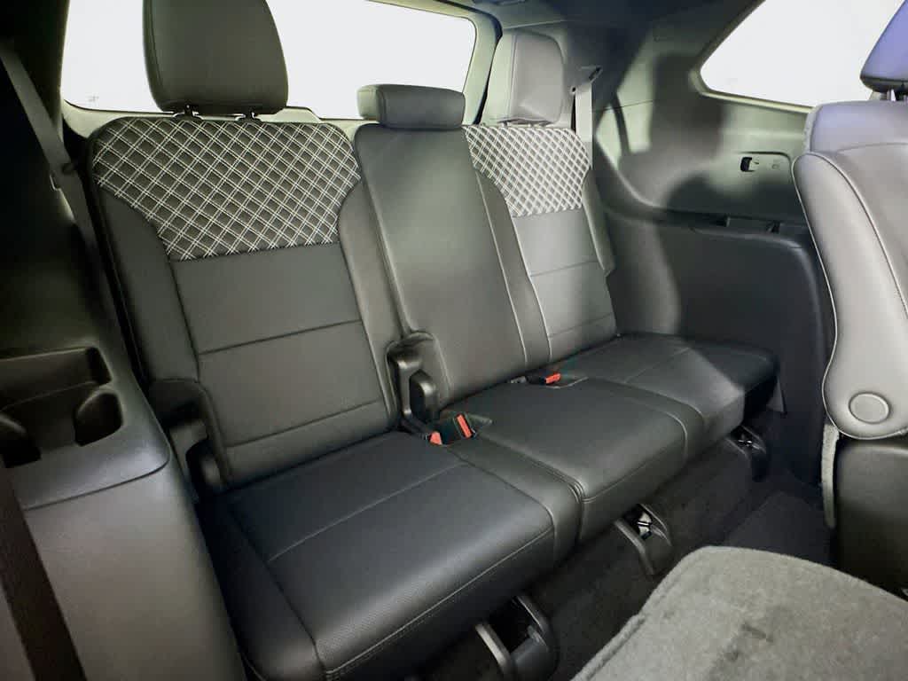 2025 GMC Acadia Denali 32