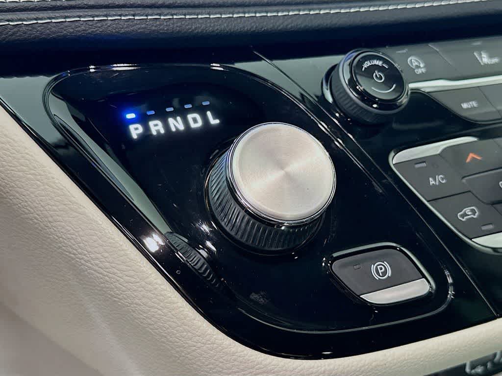 Thumbnail: 2022 Chrysler Pacifica - 19