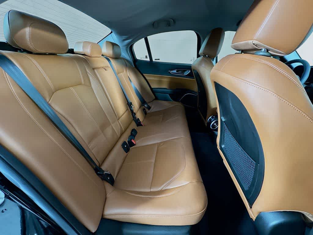 Thumbnail: 2018 Alfa Romeo Giulia - 32