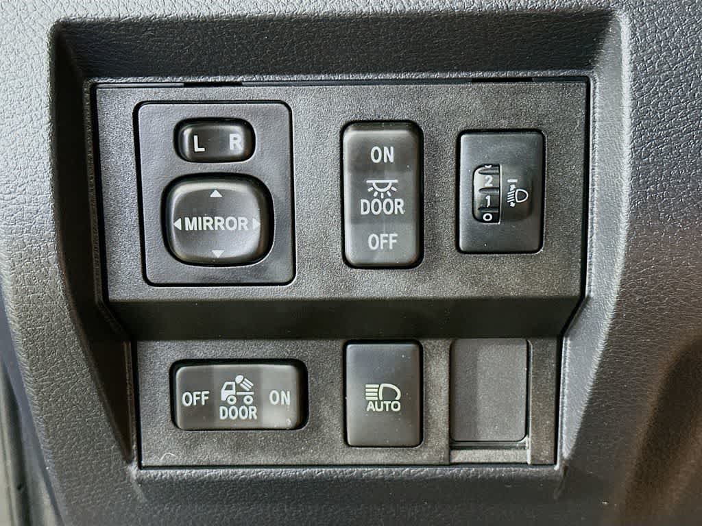 Thumbnail: 2019 Toyota Tundra - 25