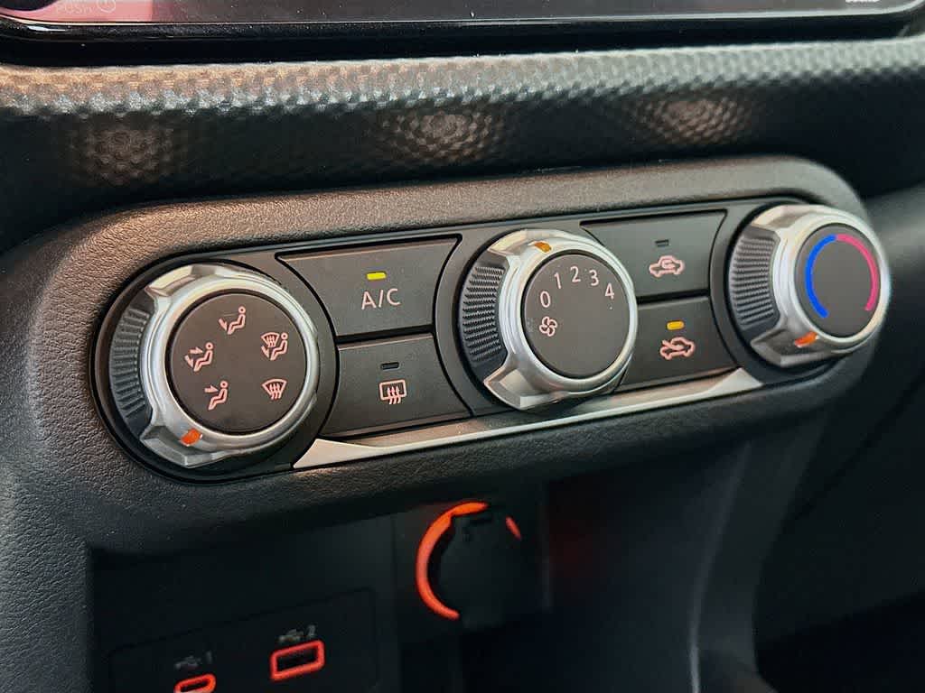 Thumbnail: 2023 Nissan Kicks - 17