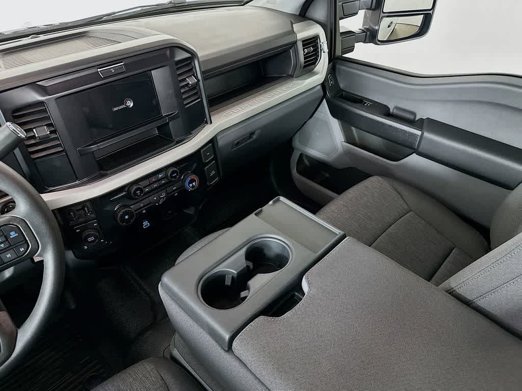2025 Ford F-250  11