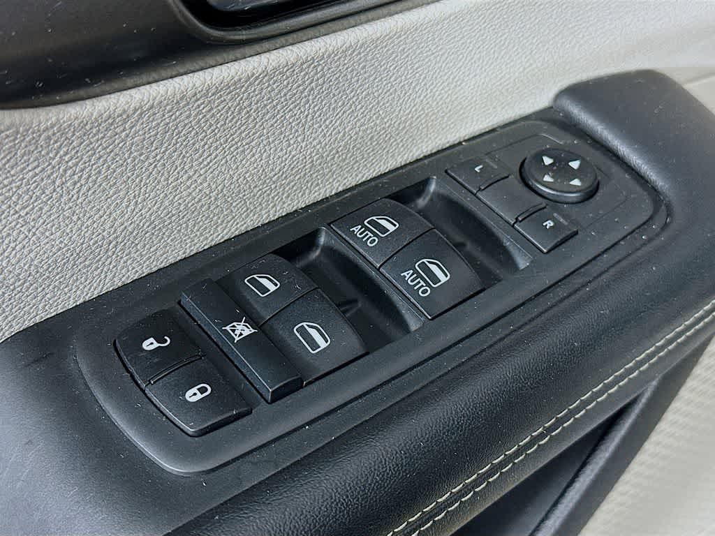 2021 Chrysler Pacifica Touring L 28