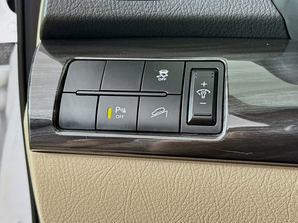 Thumbnail: 2013 Kia Sorento - 26