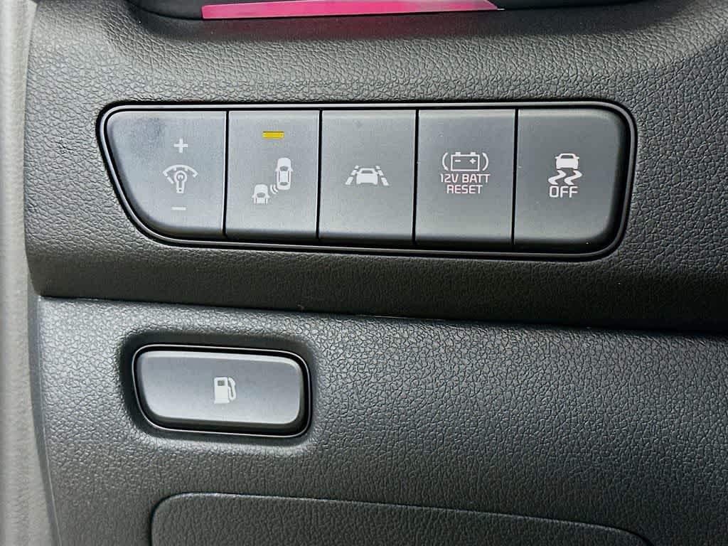 Thumbnail: 2022 Kia Niro - 28