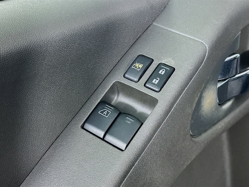 Thumbnail: 2010 Nissan Frontier - 25