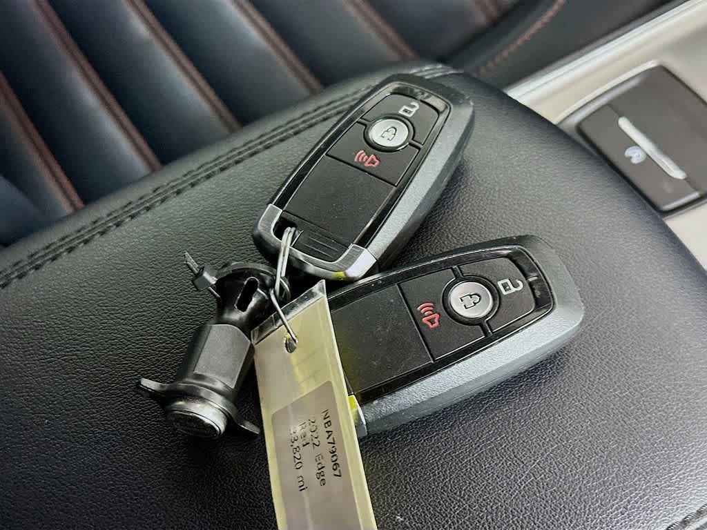 Thumbnail: 2022 Ford Edge - 21