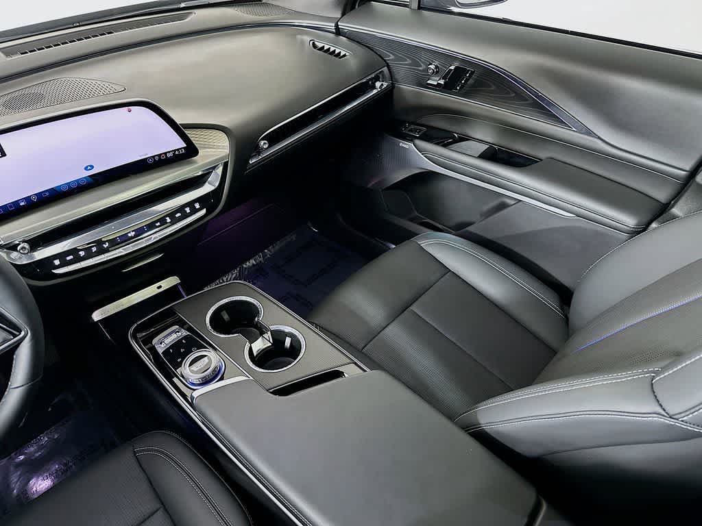 Thumbnail: 2024 Cadillac Lyriq - 11