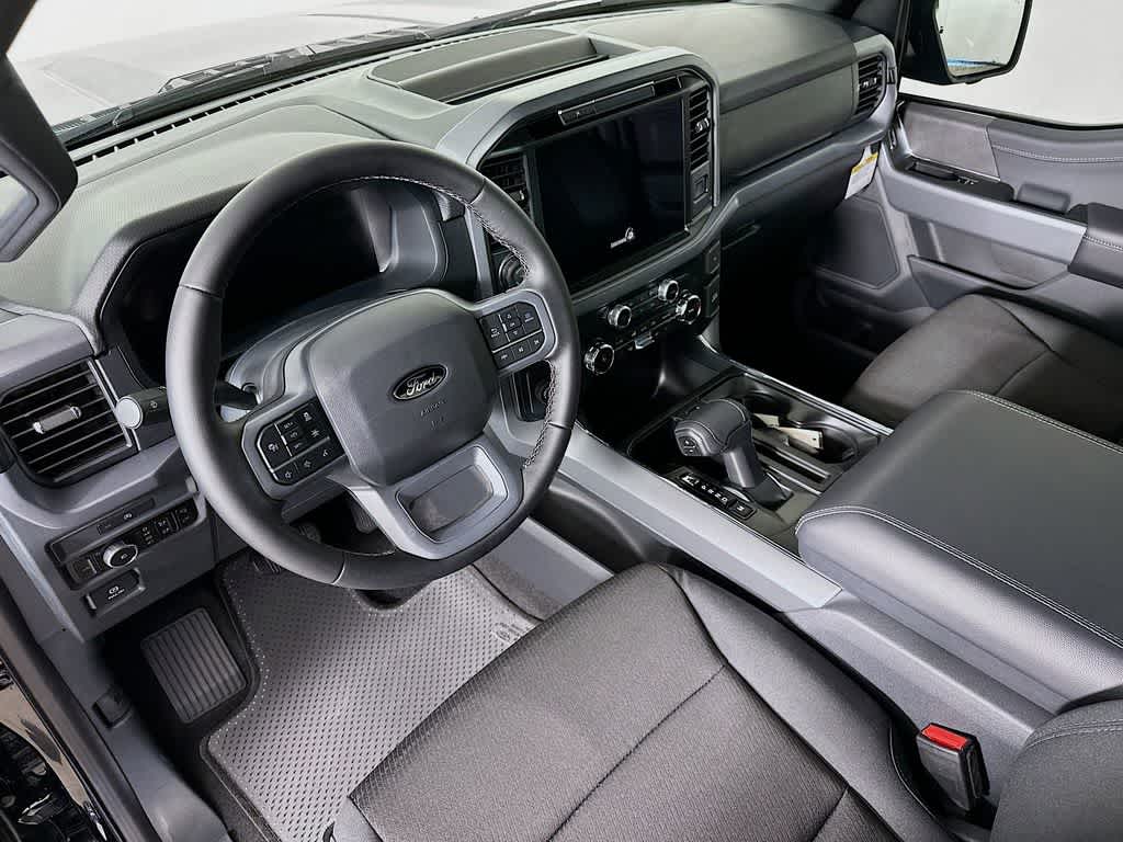2025 Ford F-150 XLT 2