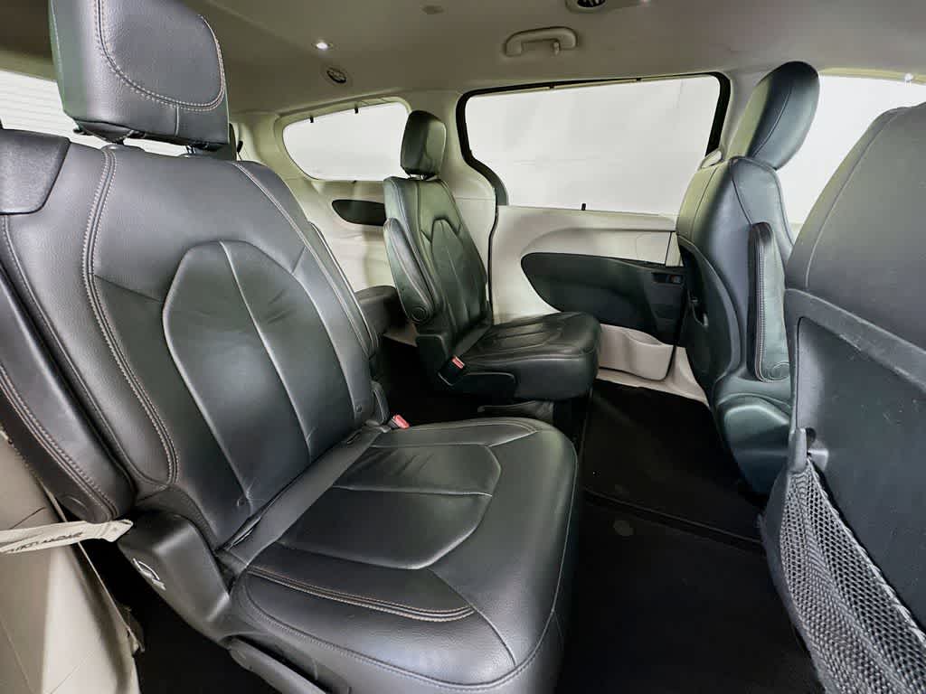 Thumbnail: 2017 Chrysler Pacifica - 33