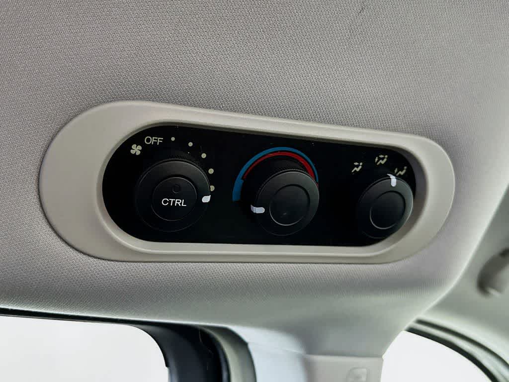 Thumbnail: 2005 Honda Odyssey - 12