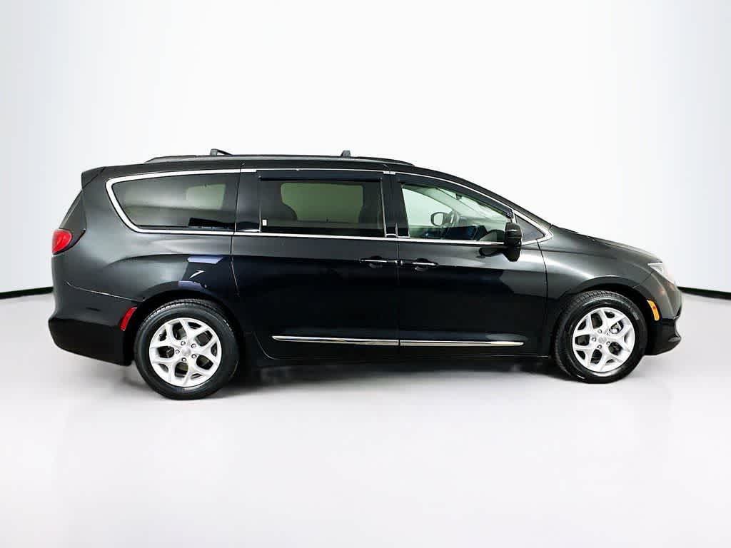 Thumbnail: 2017 Chrysler Pacifica - 26