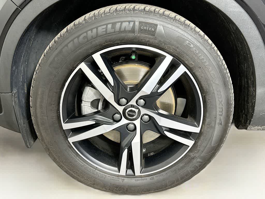 Thumbnail: 2023 Volvo XC40 - 8