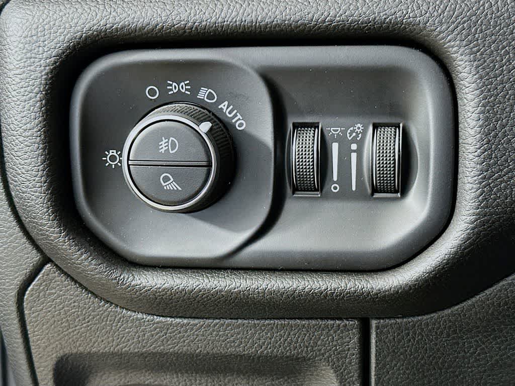 Thumbnail: 2025 RAM 1500 - 25