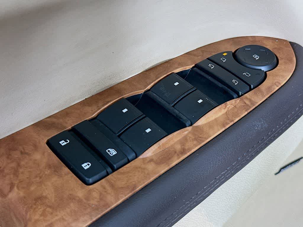 Thumbnail: 2010 Buick Enclave - 28