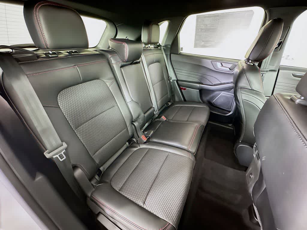 2025 Ford Escape ST-Line Select 33