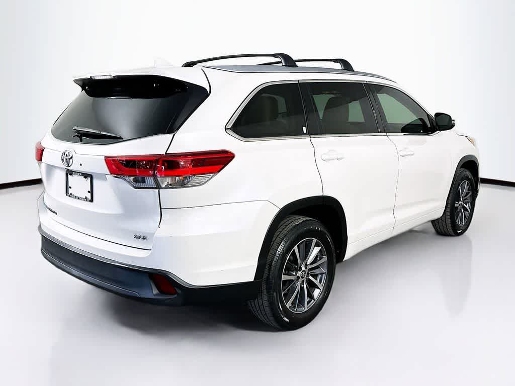 Thumbnail: 2017 Toyota Highlander - 25