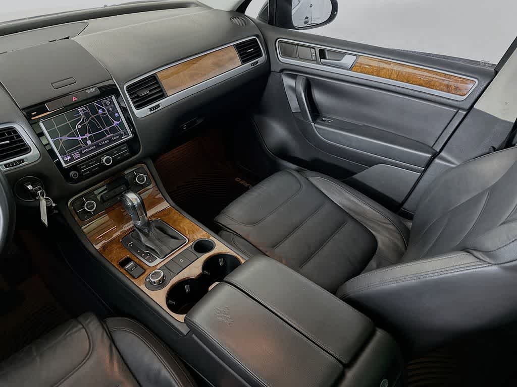 Thumbnail: 2013 Volkswagen Touareg - 11
