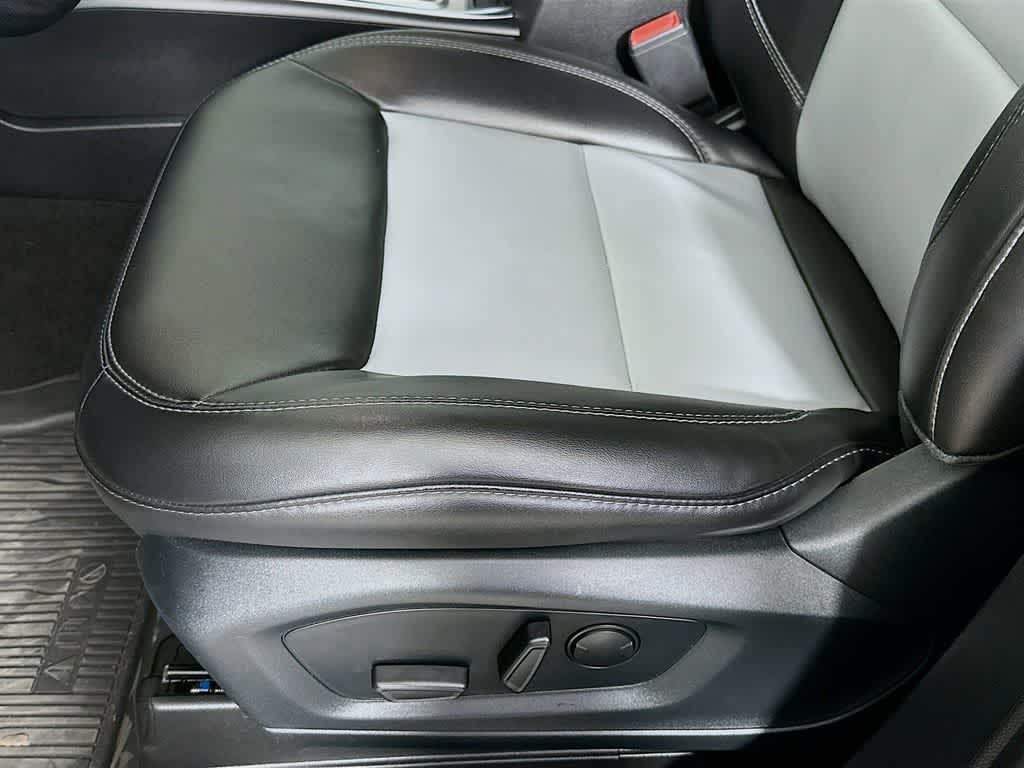 Thumbnail: 2022 Ford Explorer - 31